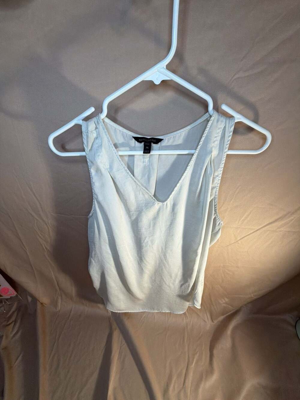 Banana Republic Cream Sleeveless V-Neck Tank Top Size M
